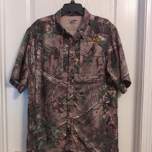 Realtree Camouflage Short Sleeve Shirt. Vented Back. Size L. Hunting. Deer